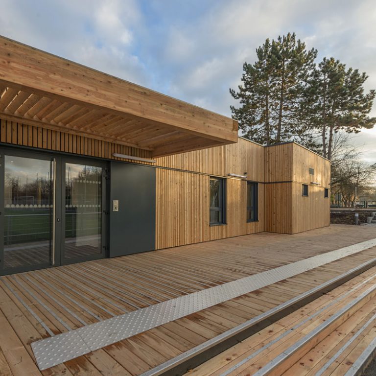2021 : Club House Jean-Nicolas-Muller à Strasbourg - Pergola & terrasse bois